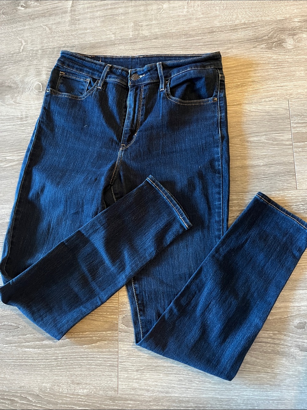 Levi's Indigo Blue high rise (almost 11")skinny Jeans. Waist 29; 15.25" flat lay